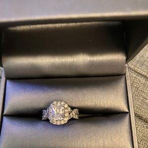 Everly Valentina Ring